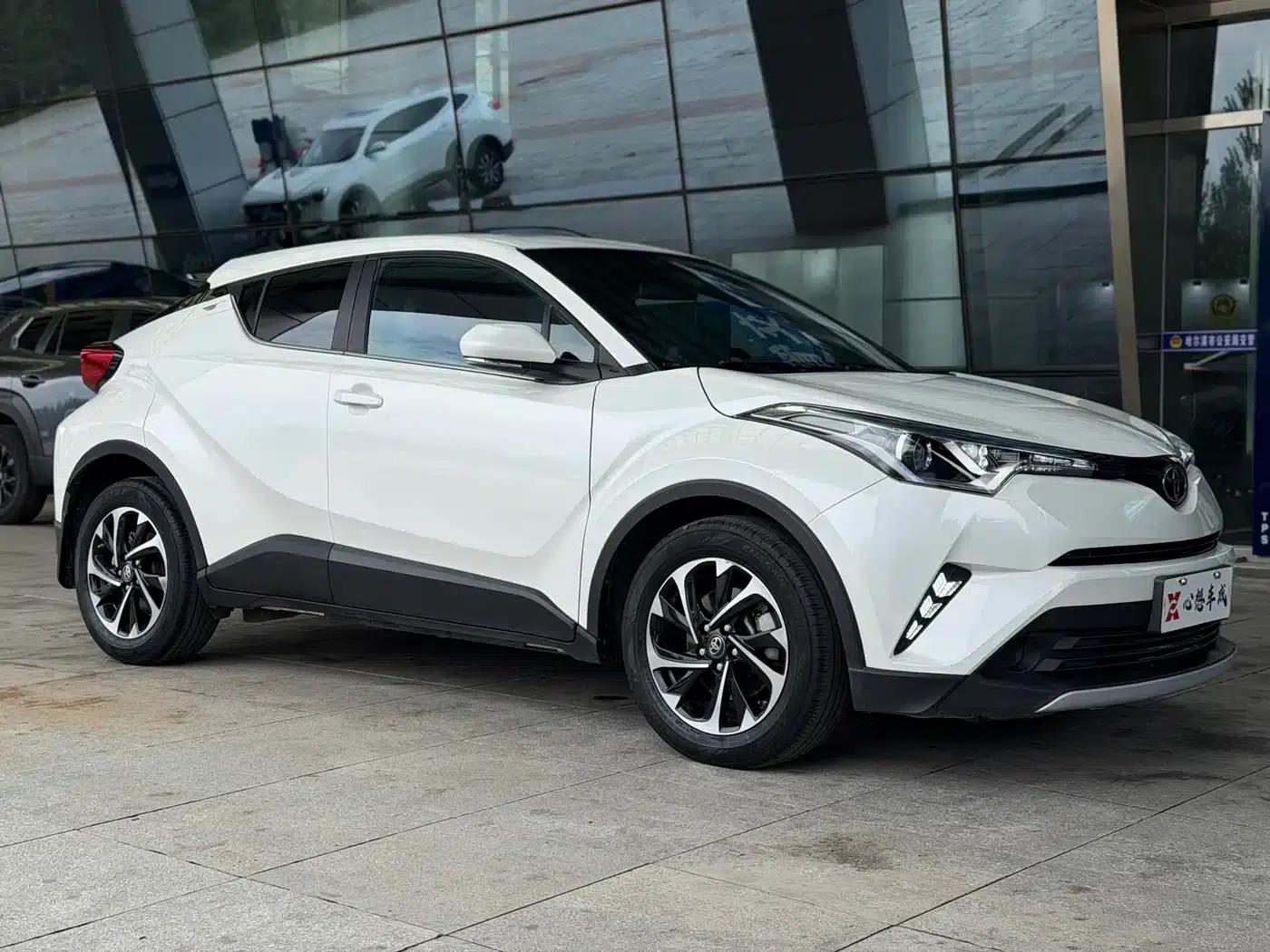 2020 Toyota IZOA 2.0L Enjoy Edition — миниатюра 3
