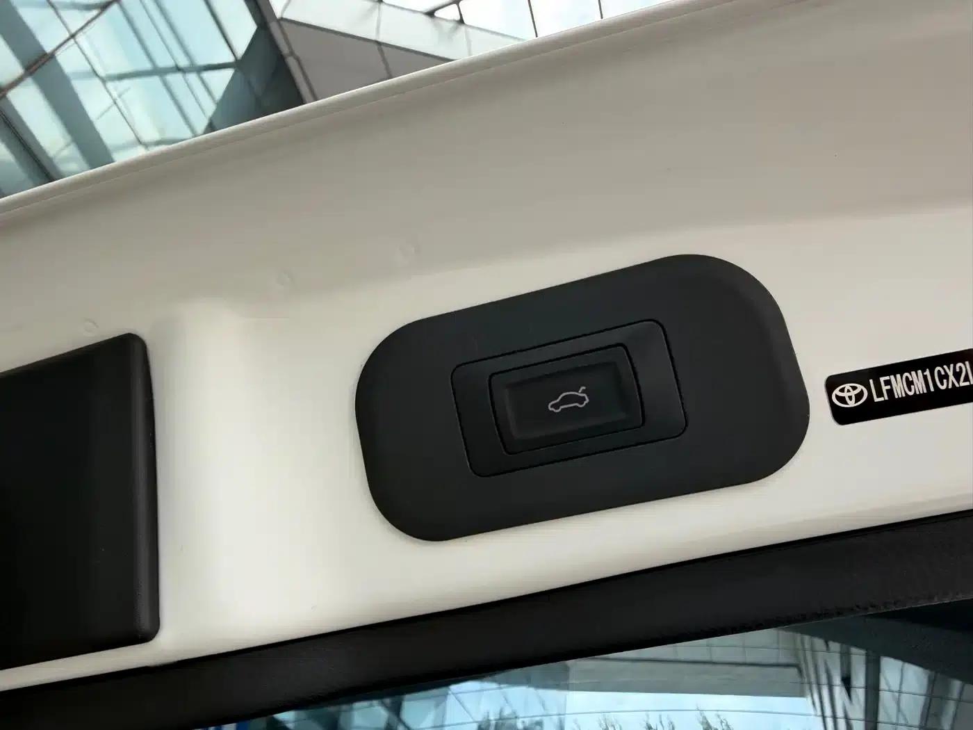 2020 Toyota IZOA 2.0L Enjoy Edition — миниатюра 9