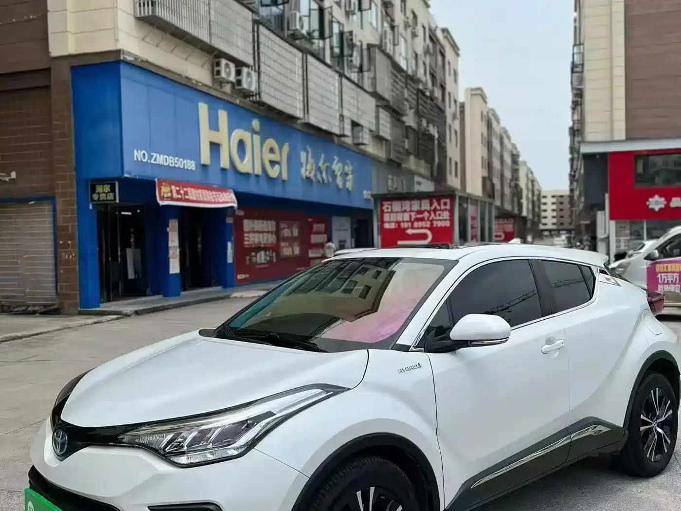2023 Toyota IZOA Hybrid 2.0L Sport Edition — миниатюра 1