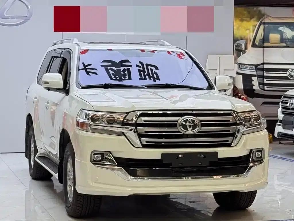 2012 Land Cruiser 4.6L Automatic VX — миниатюра 2