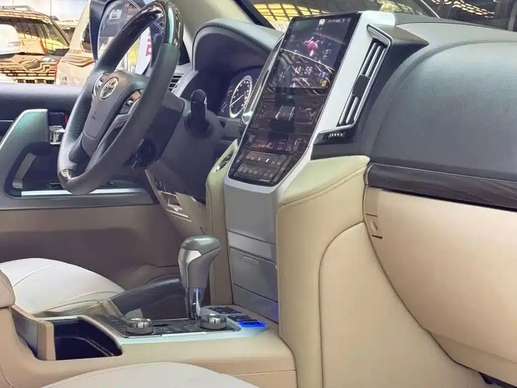 2012 Land Cruiser 4.6L Automatic VX — миниатюра 4