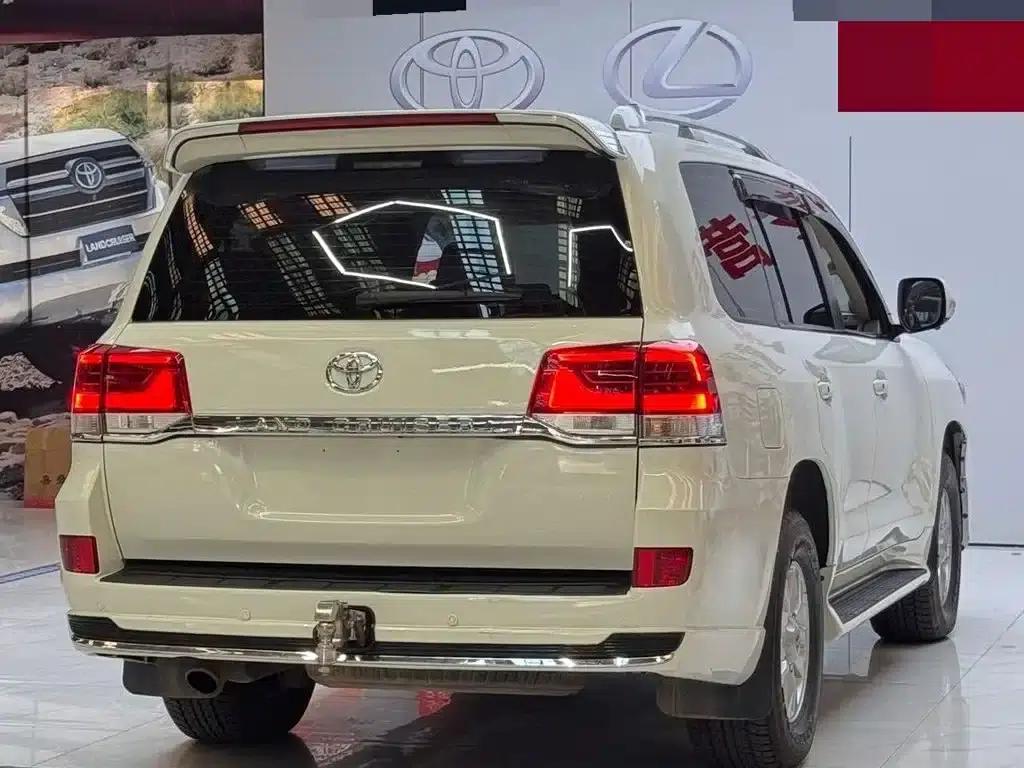2012 Land Cruiser 4.6L Automatic VX — миниатюра 7
