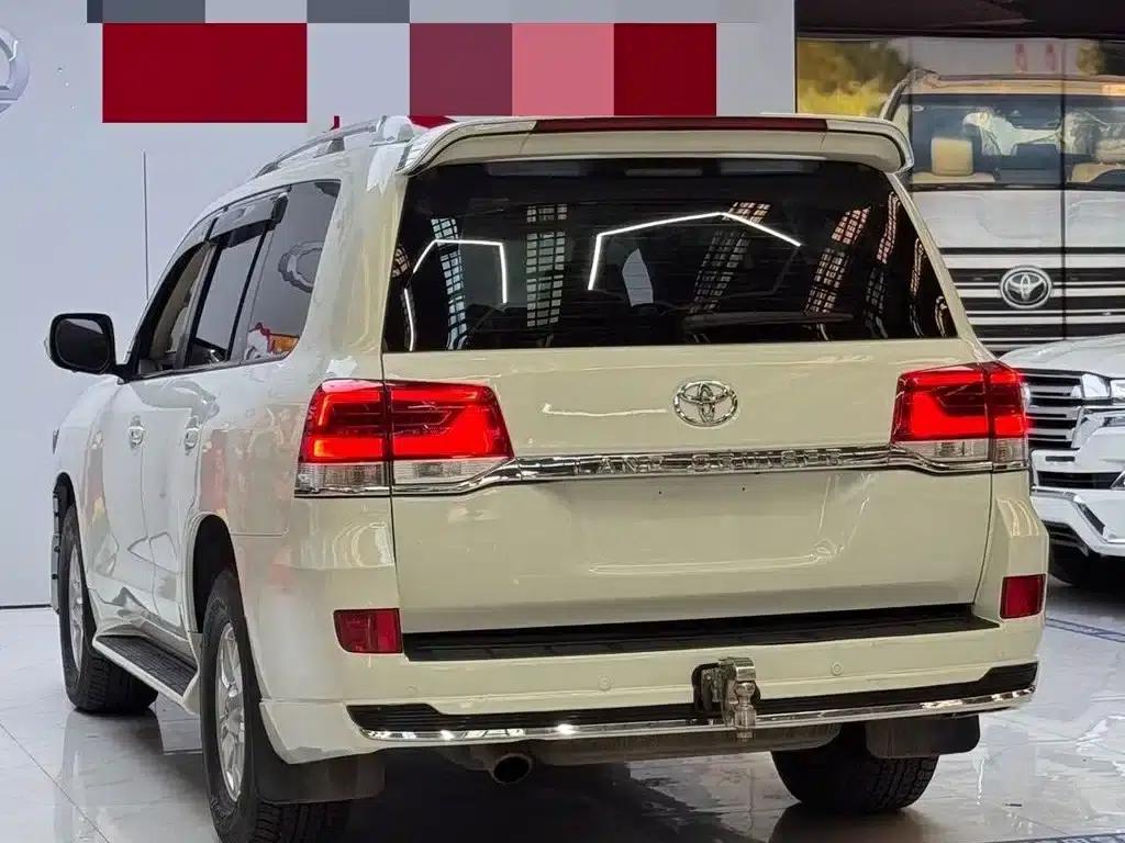 2012 Land Cruiser 4.6L Automatic VX — миниатюра 9