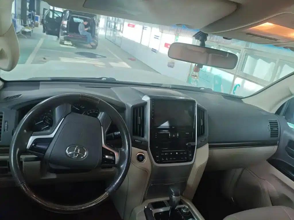 2020 Land Cruiser (Imported) 5.7L Automatic — миниатюра 7