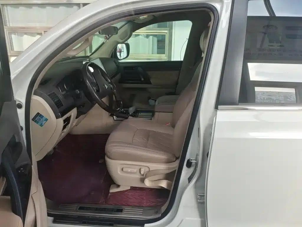 2020 Land Cruiser (Imported) 5.7L Automatic — миниатюра 9