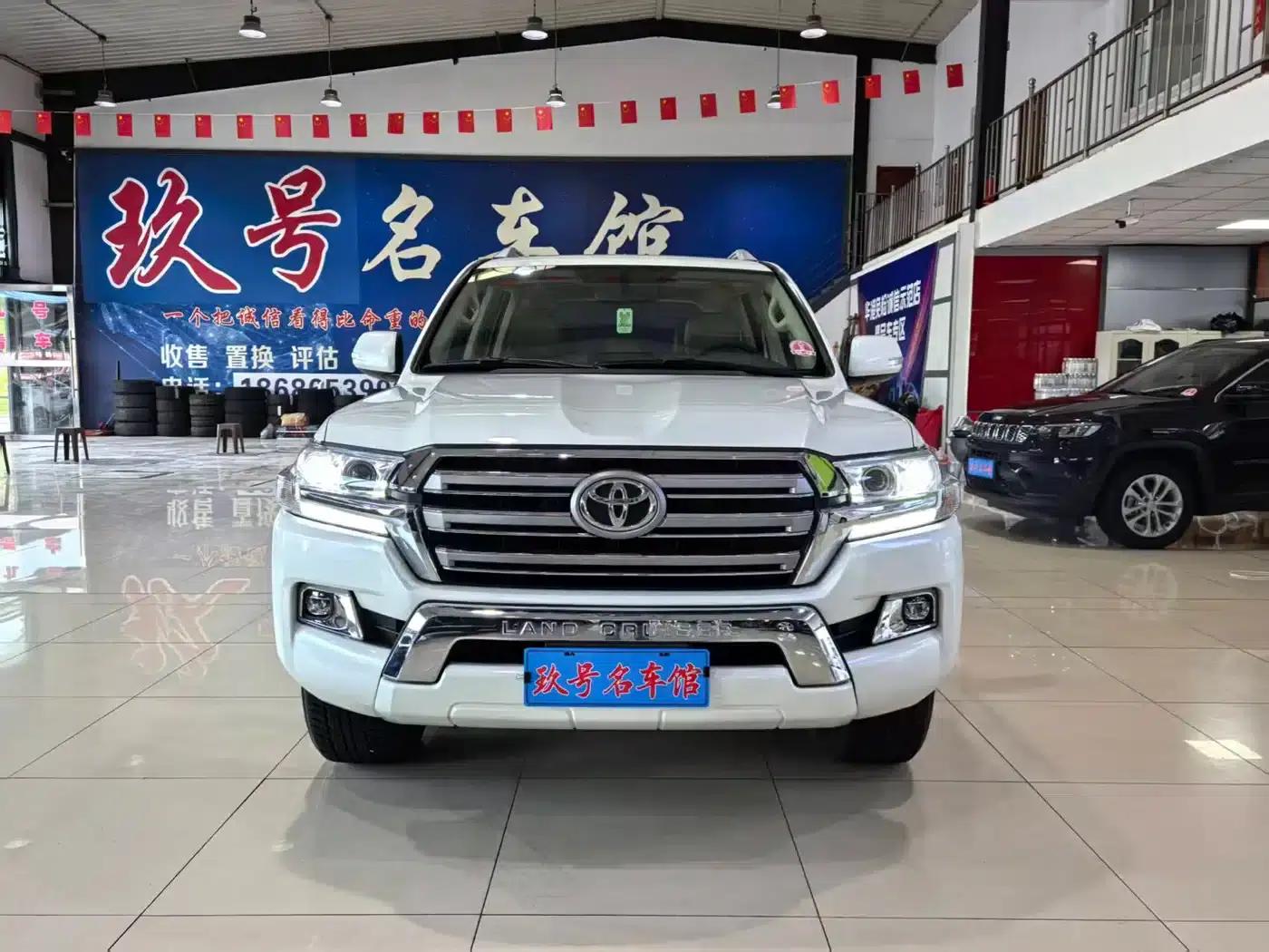 2015 Imported Land Cruiser 4.0L V6 Middle East Base Model — миниатюра 2