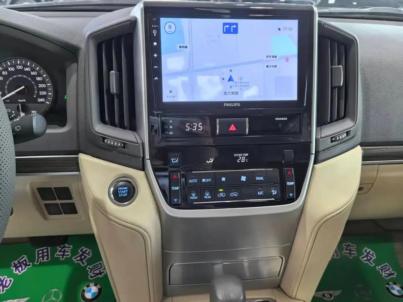 2015 Imported Land Cruiser 4.0L V6 Middle East Base Model — миниатюра 6
