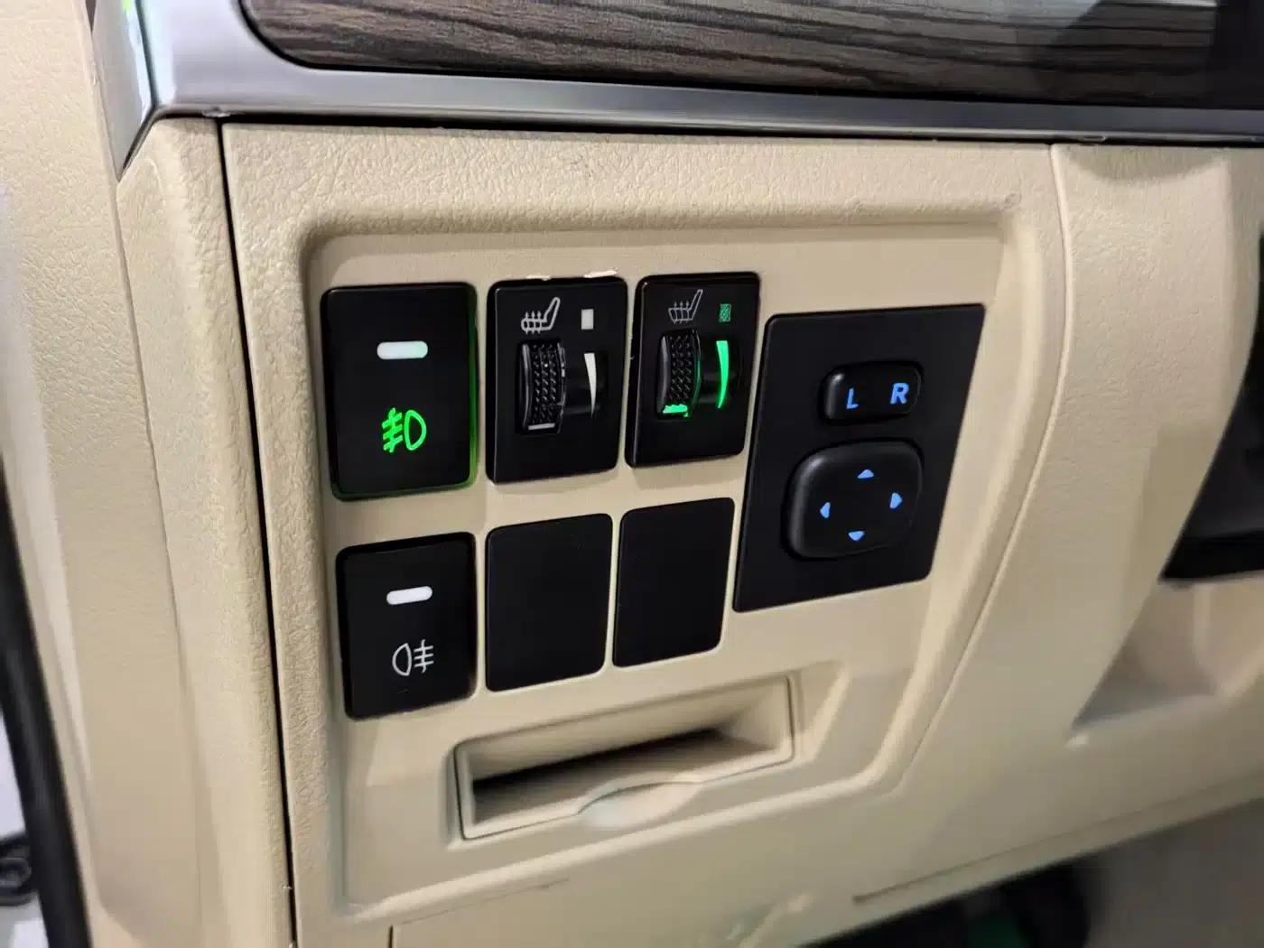 2015 Imported Land Cruiser 4.0L V6 Middle East Base Model — миниатюра 8