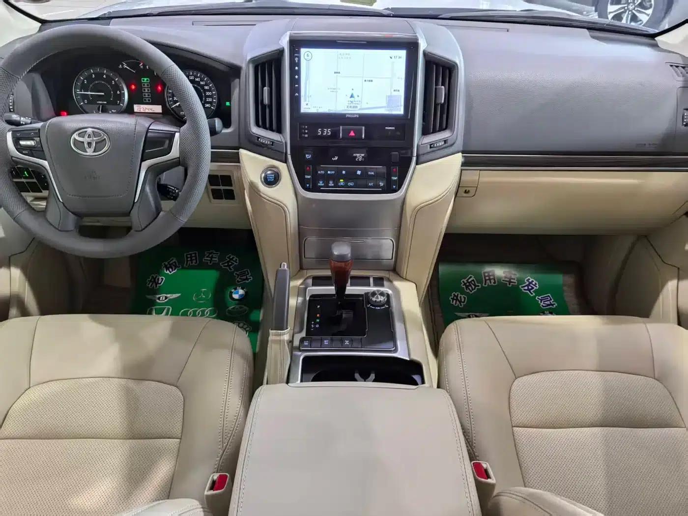 2015 Imported Land Cruiser 4.0L V6 Middle East Base Model — миниатюра 9