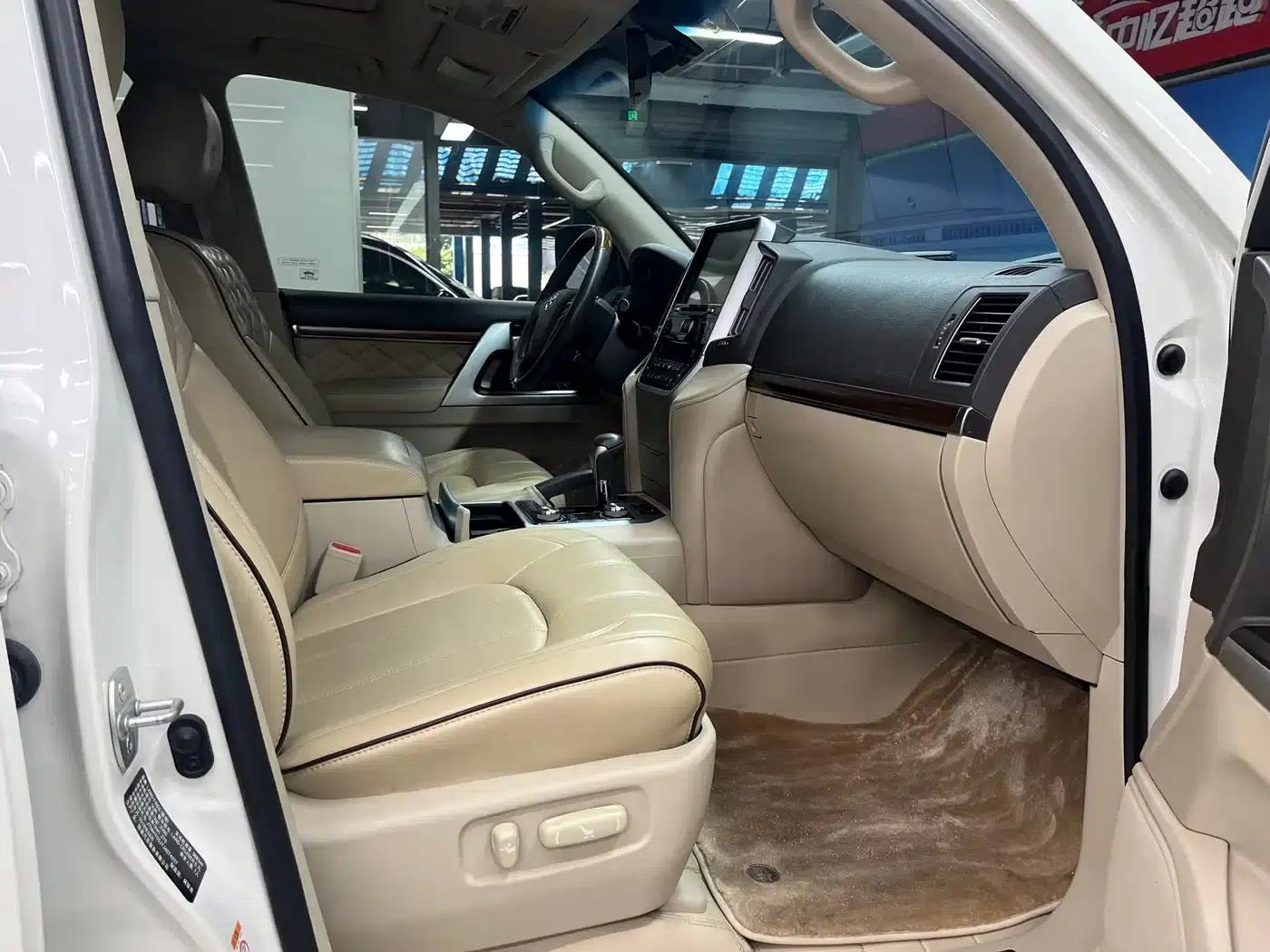 2019 Land Cruiser (Imported) 5.7L Automatic — миниатюра 9