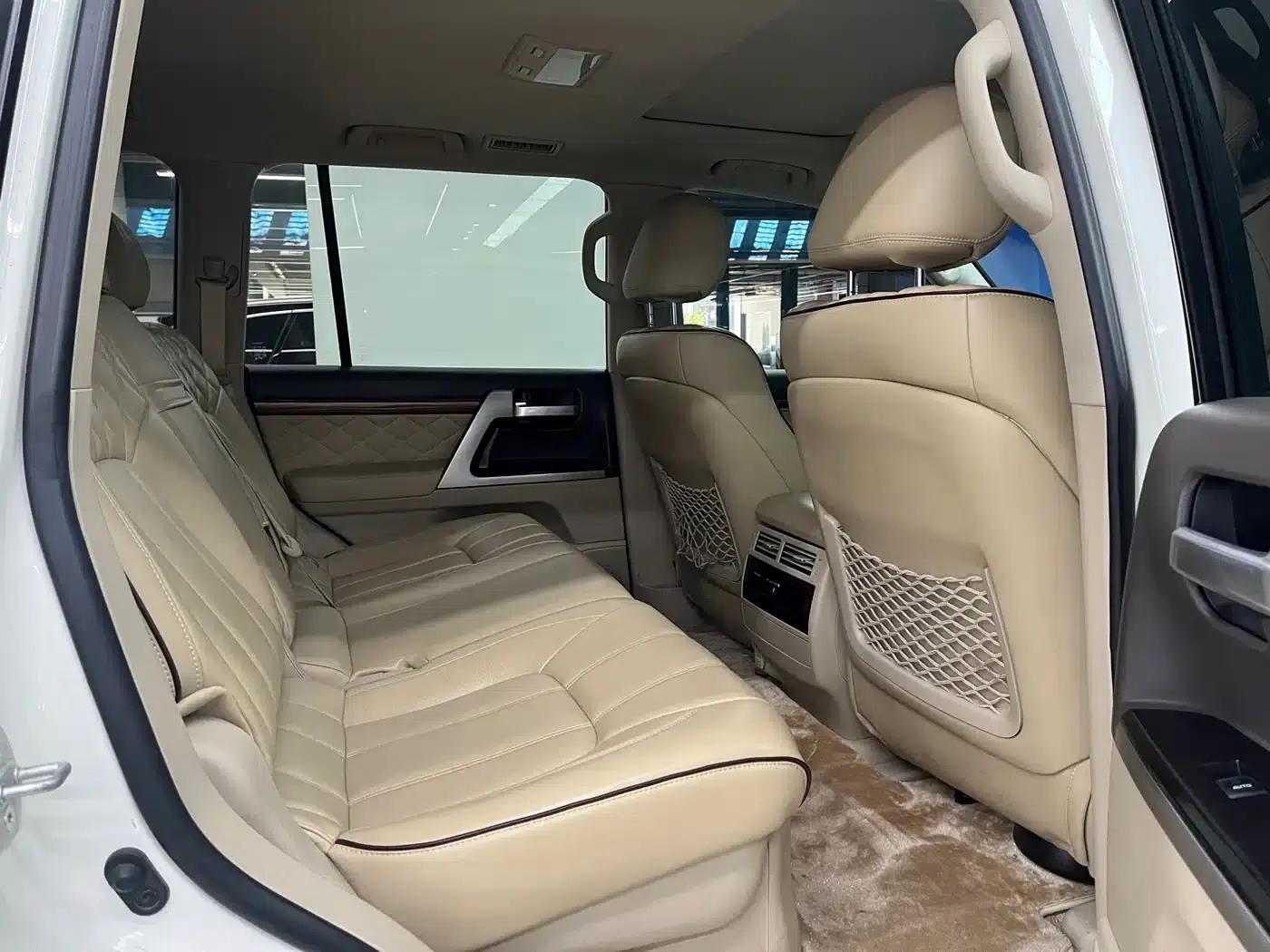 2019 Land Cruiser (Imported) 5.7L Automatic — миниатюра 10