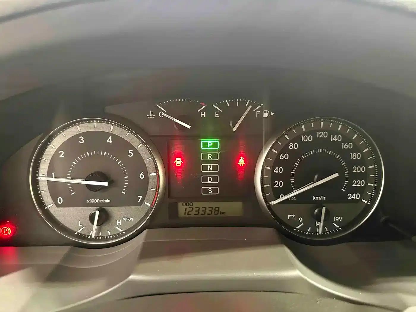 2016 Land Cruiser (Imported) 4.0L Middle East Edition — миниатюра 13