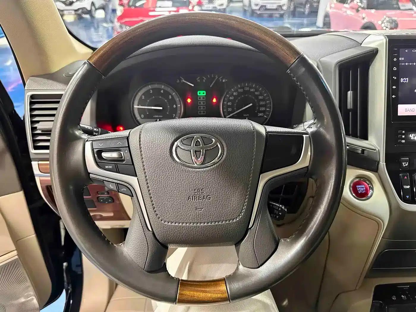 2016 Land Cruiser (Imported) 4.0L Middle East Edition — миниатюра 14