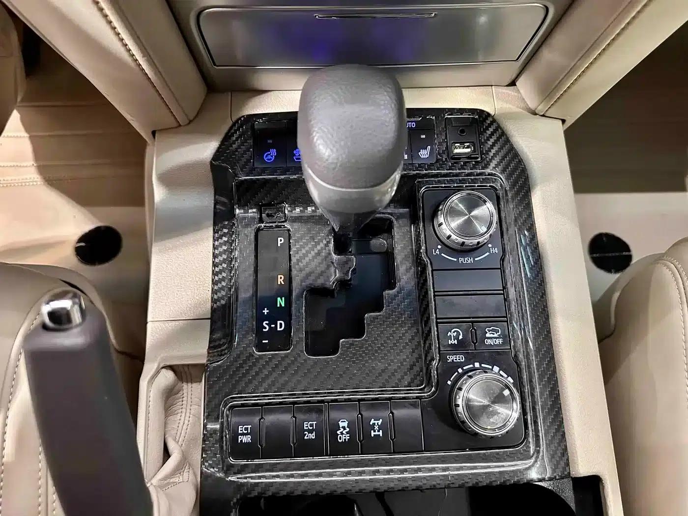 2016 Land Cruiser (Imported) 4.0L Middle East Edition — миниатюра 16