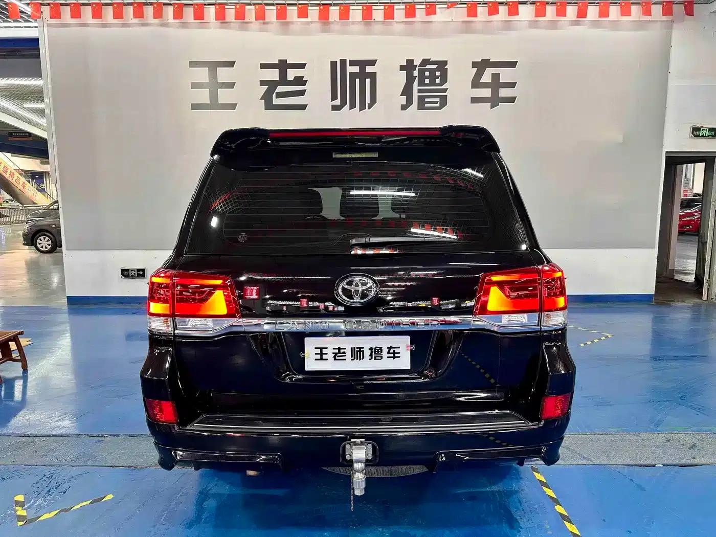 2016 Land Cruiser (Imported) 4.0L Middle East Edition — миниатюра 19
