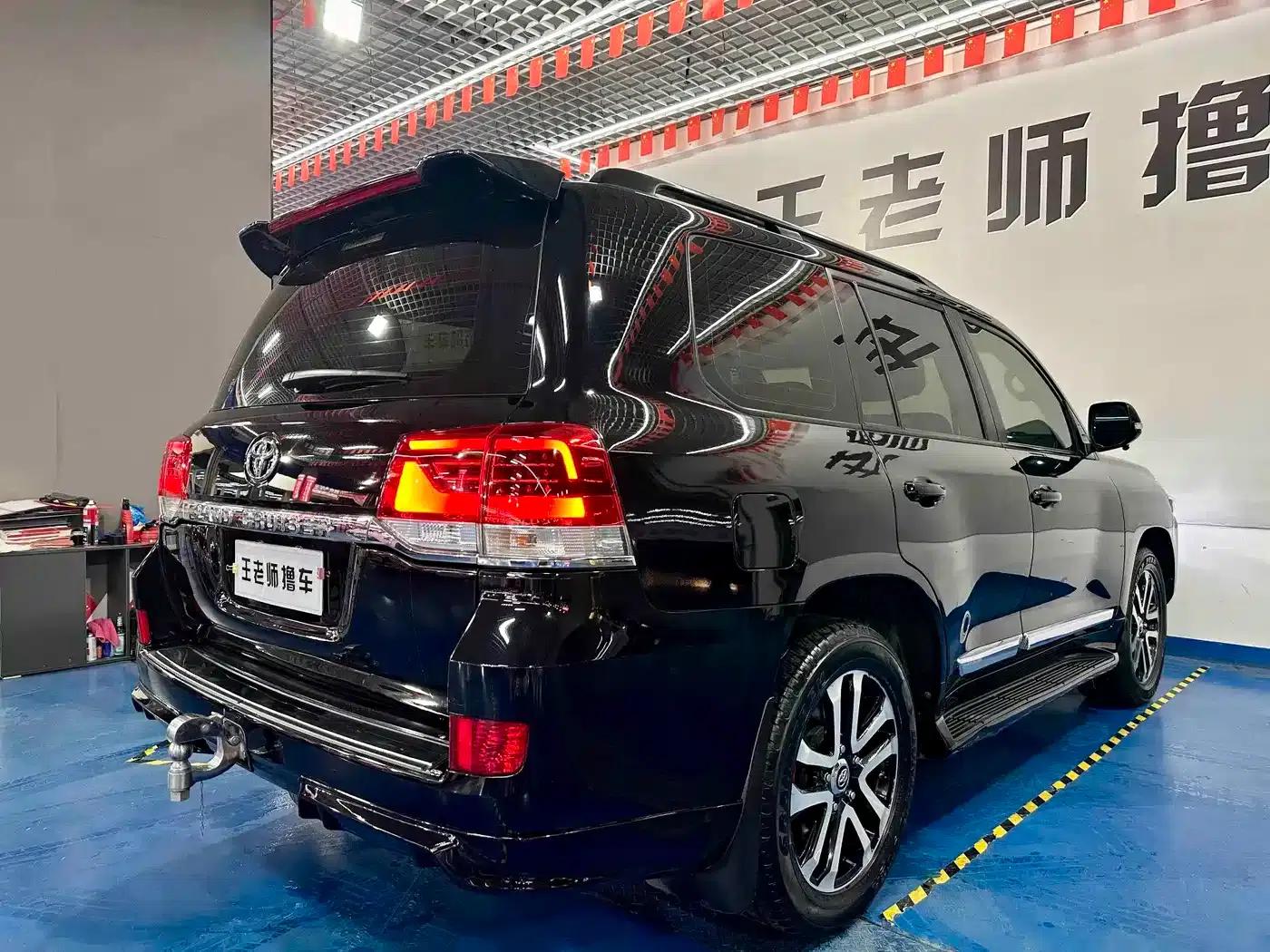 2016 Land Cruiser (Imported) 4.0L Middle East Edition — миниатюра 20