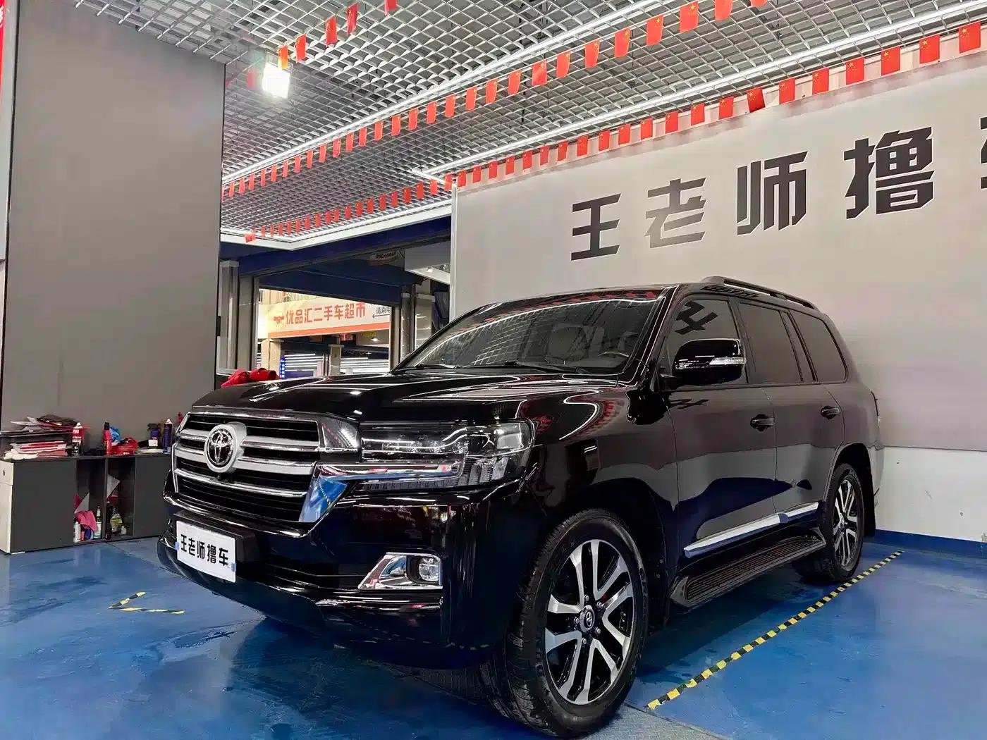 2016 Land Cruiser (Imported) 4.0L Middle East Edition — миниатюра 3