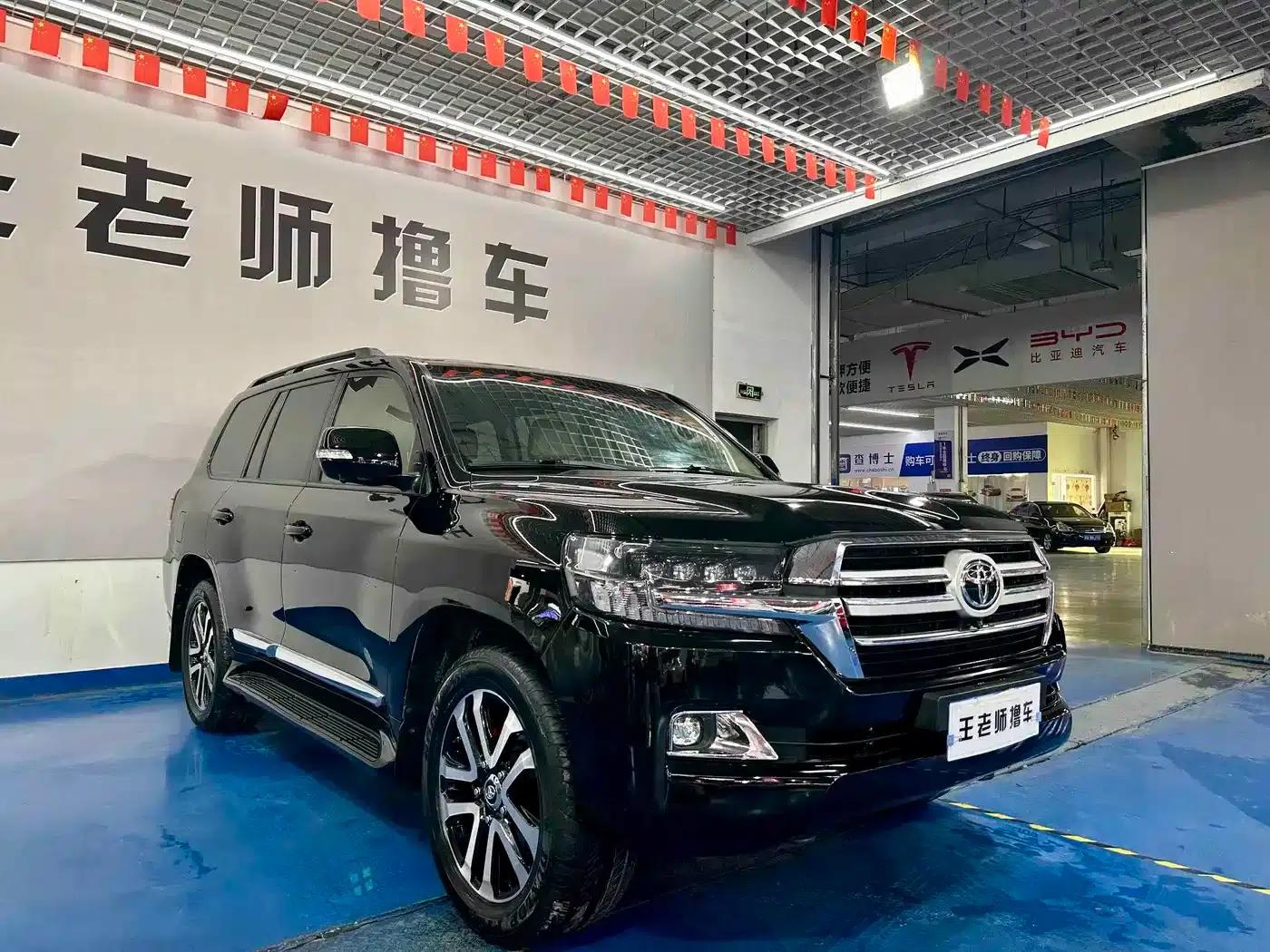 2016 Land Cruiser (Imported) 4.0L Middle East Edition — миниатюра 4
