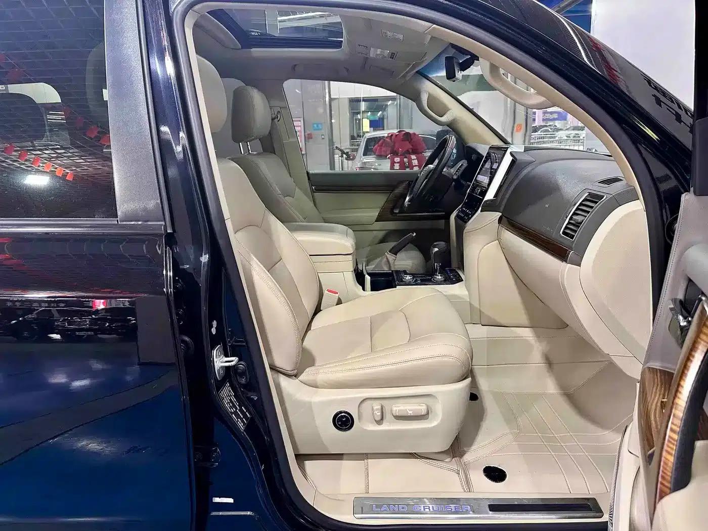 2016 Land Cruiser (Imported) 4.0L Middle East Edition — миниатюра 7