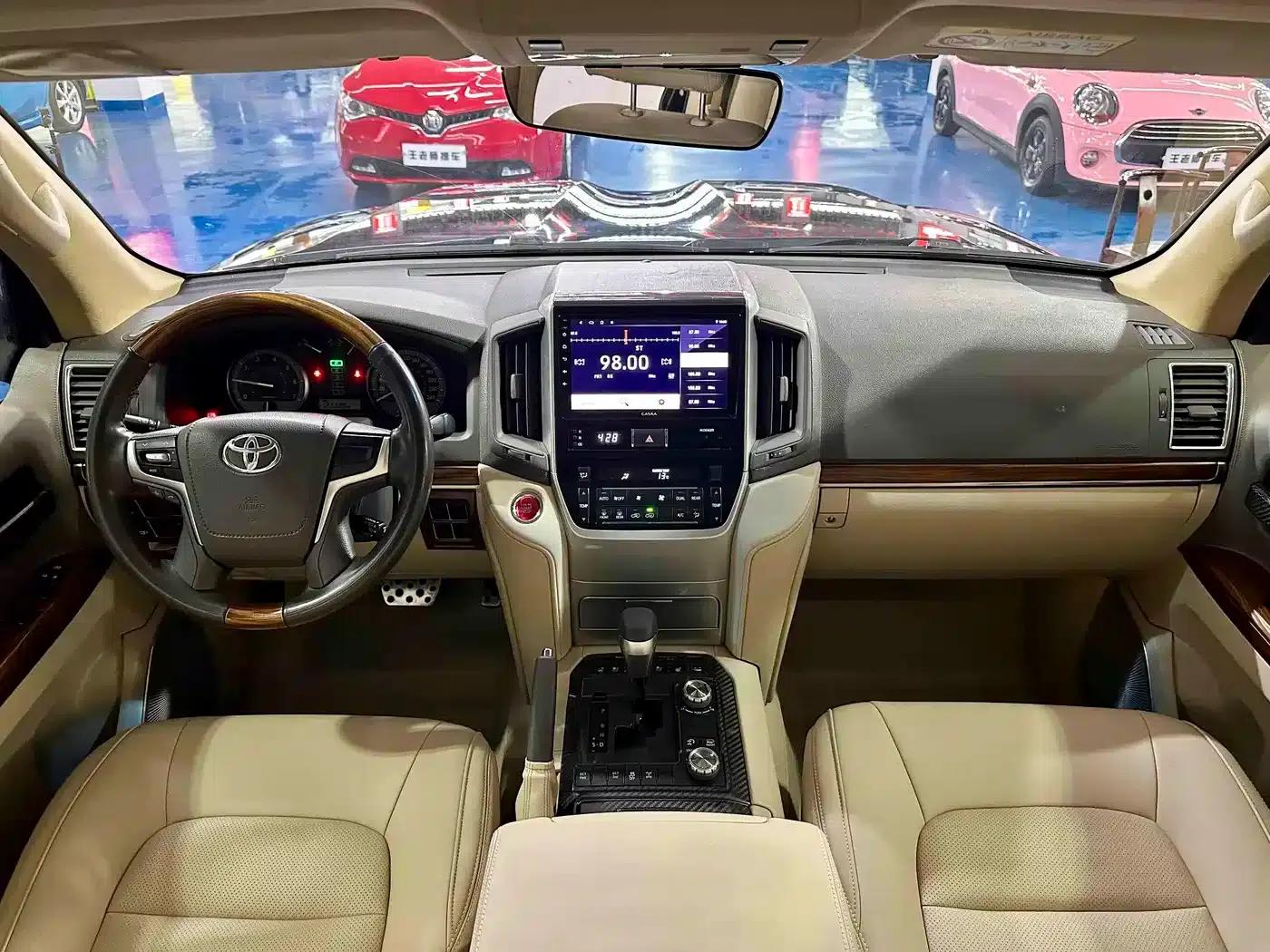 2016 Land Cruiser (Imported) 4.0L Middle East Edition — миниатюра 9