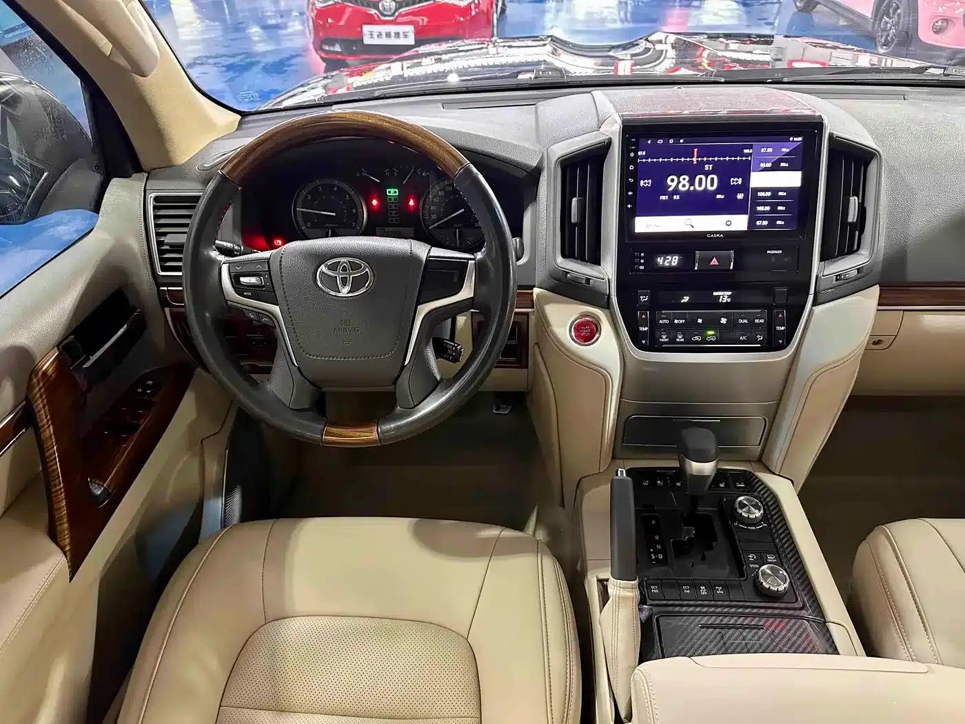 2016 Land Cruiser (Imported) 4.0L Middle East Edition — миниатюра 10