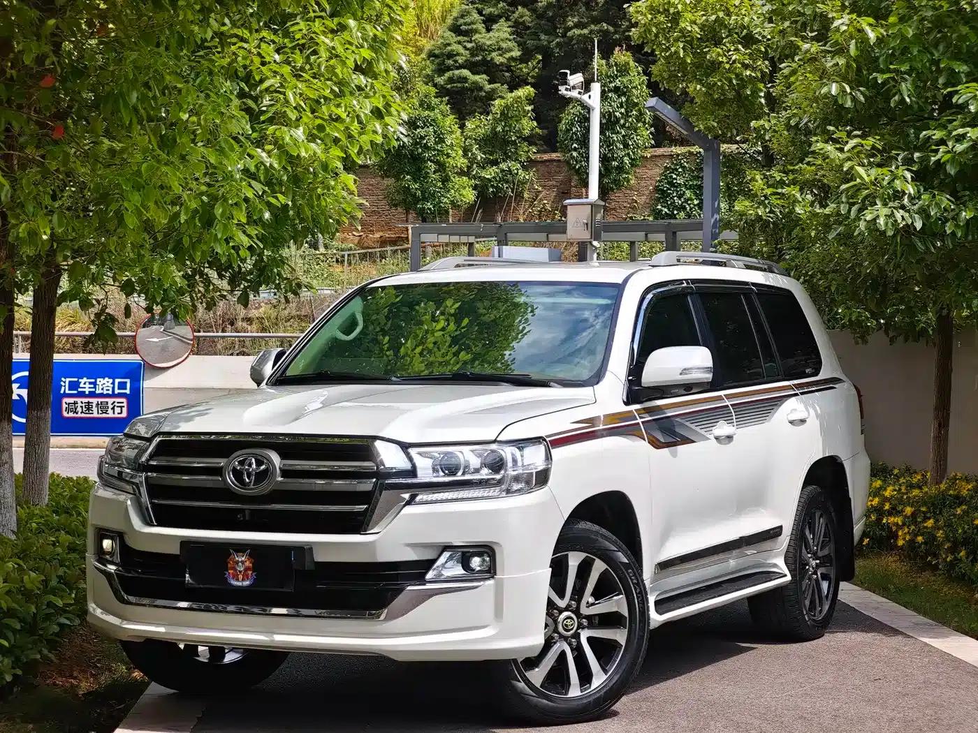 2016 Land Cruiser (Imported) 4.0L Middle East Edition — миниатюра 1