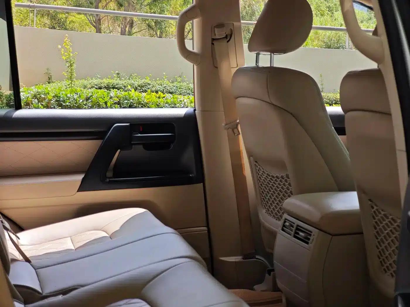 2016 Land Cruiser (Imported) 4.0L Middle East Edition — миниатюра 11