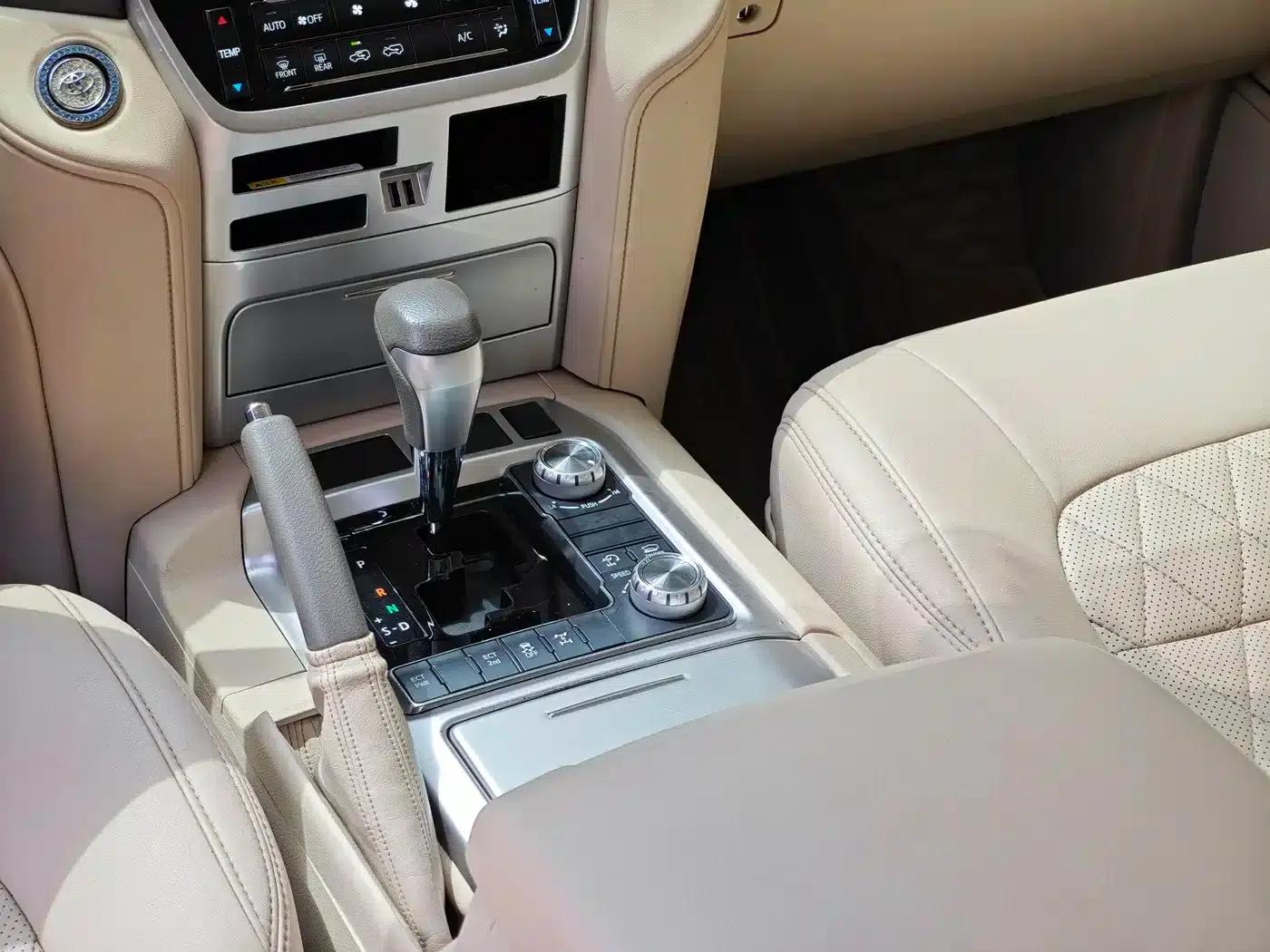 2016 Land Cruiser (Imported) 4.0L Middle East Edition — миниатюра 14