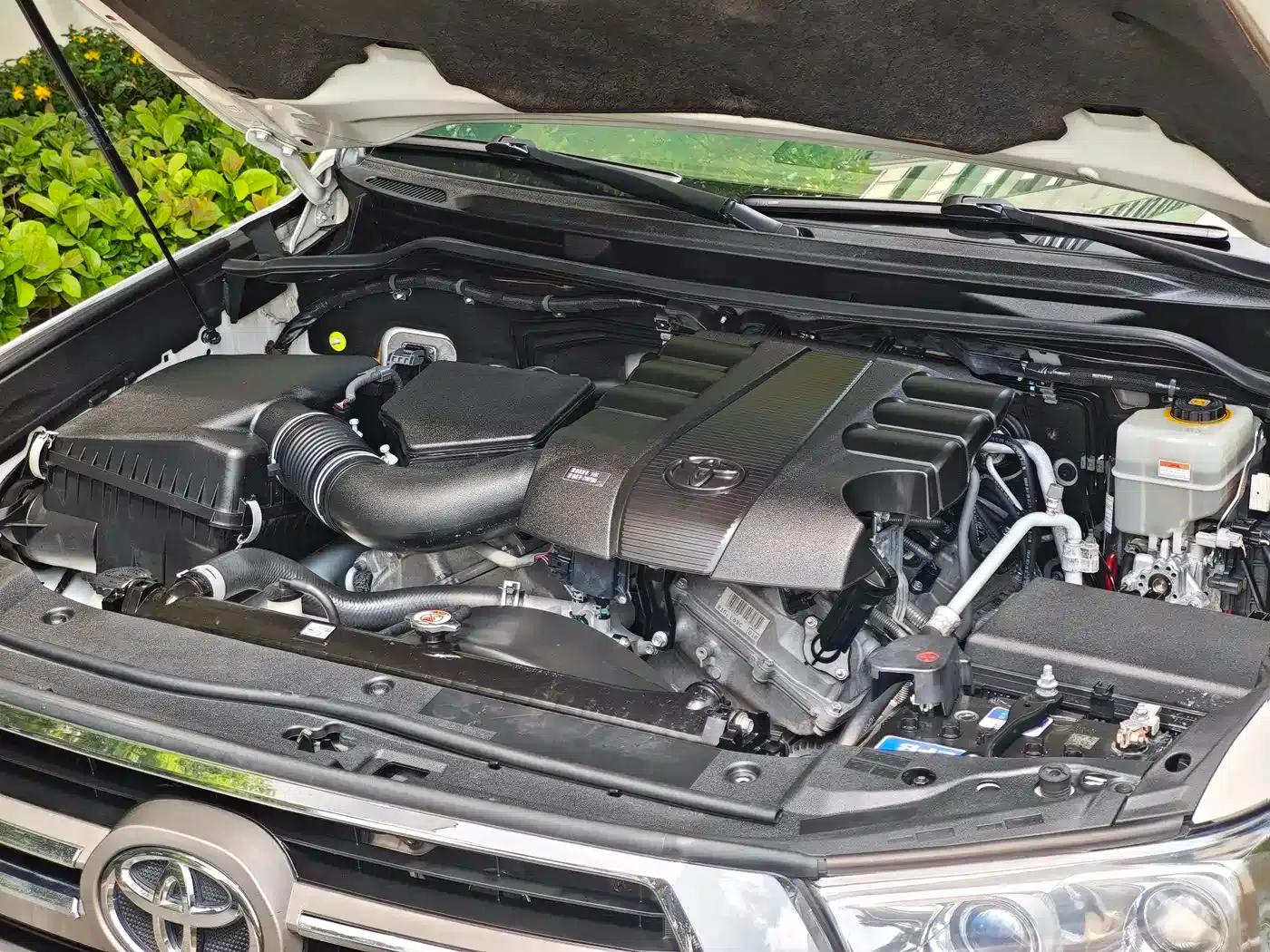 2016 Land Cruiser (Imported) 4.0L Middle East Edition — миниатюра 18