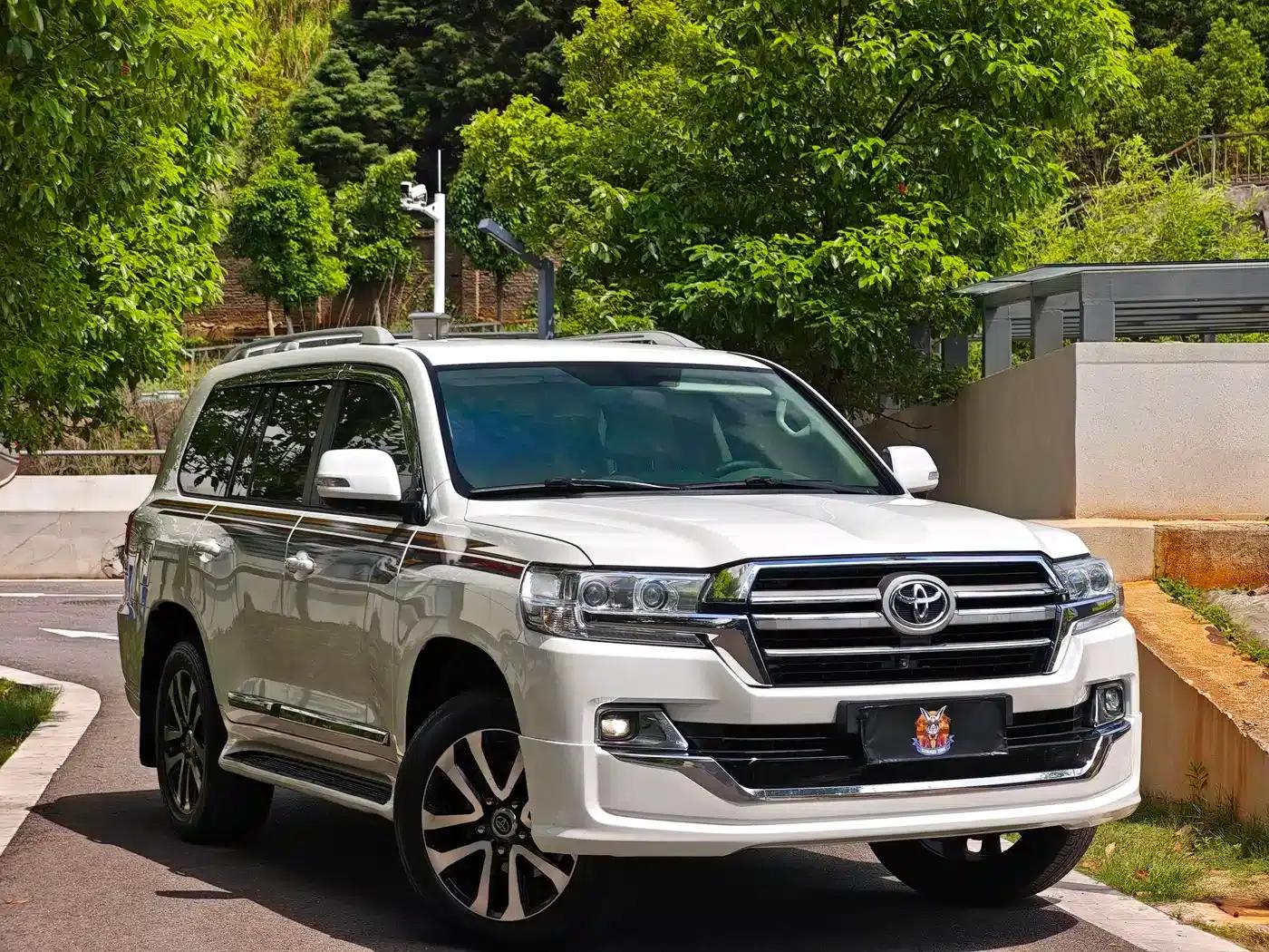 2016 Land Cruiser (Imported) 4.0L Middle East Edition — миниатюра 3