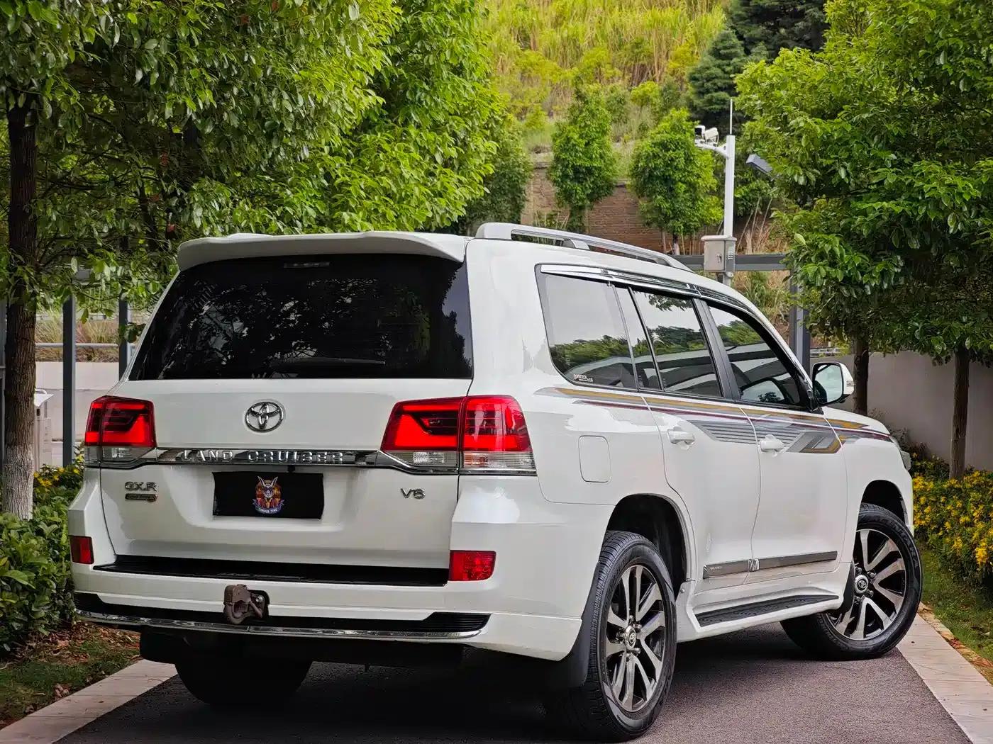2016 Land Cruiser (Imported) 4.0L Middle East Edition — миниатюра 5