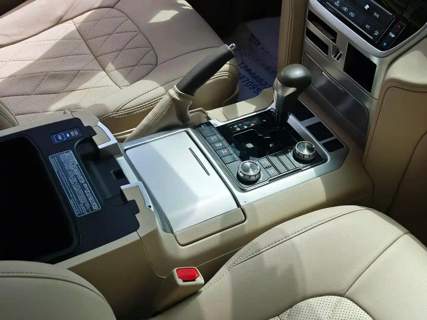 2016 Land Cruiser (Imported) 4.0L Middle East Edition — миниатюра 10