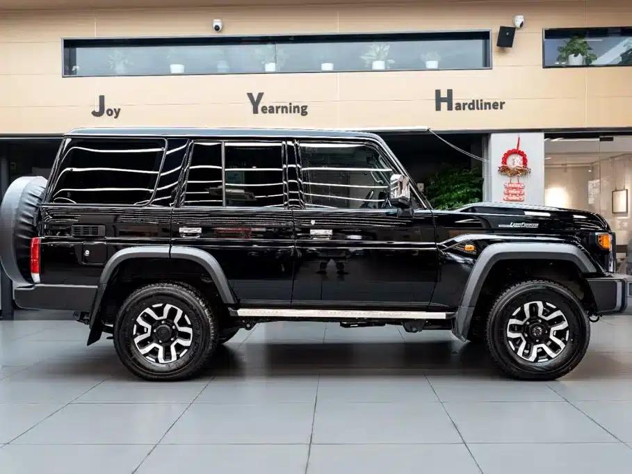 Land Cruiser (Imported) LC76 2024 Model 2.8T Diesel — миниатюра 3