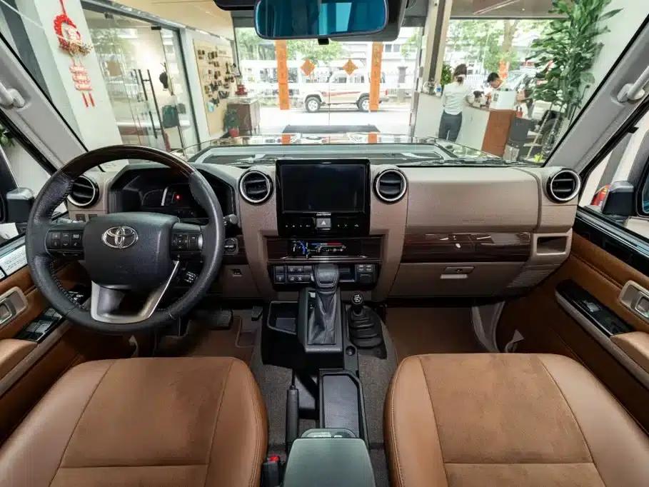 Land Cruiser (Imported) LC76 2024 Model 2.8T Diesel — миниатюра 8