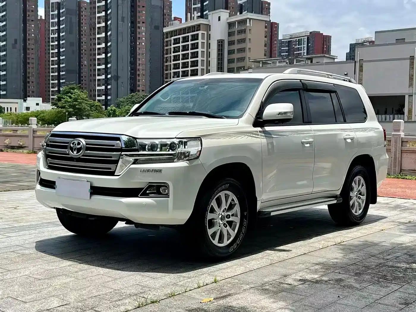 2015 Land Cruiser (Imported) 4.0L V6 Middle East Limited Edition — миниатюра 1