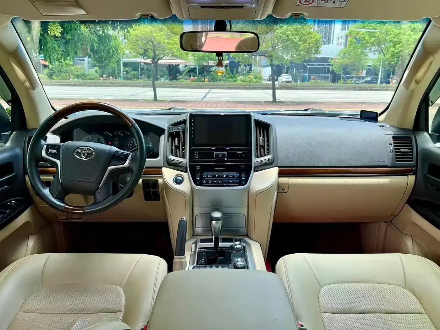2015 Land Cruiser (Imported) 4.0L V6 Middle East Limited Edition — миниатюра 5