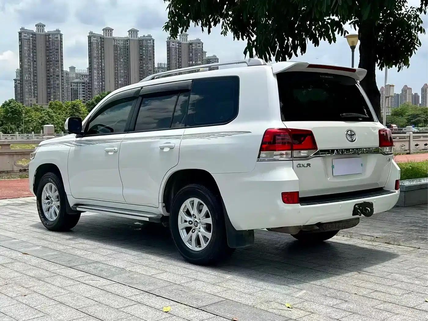 2015 Land Cruiser (Imported) 4.0L V6 Middle East Limited Edition — миниатюра 9