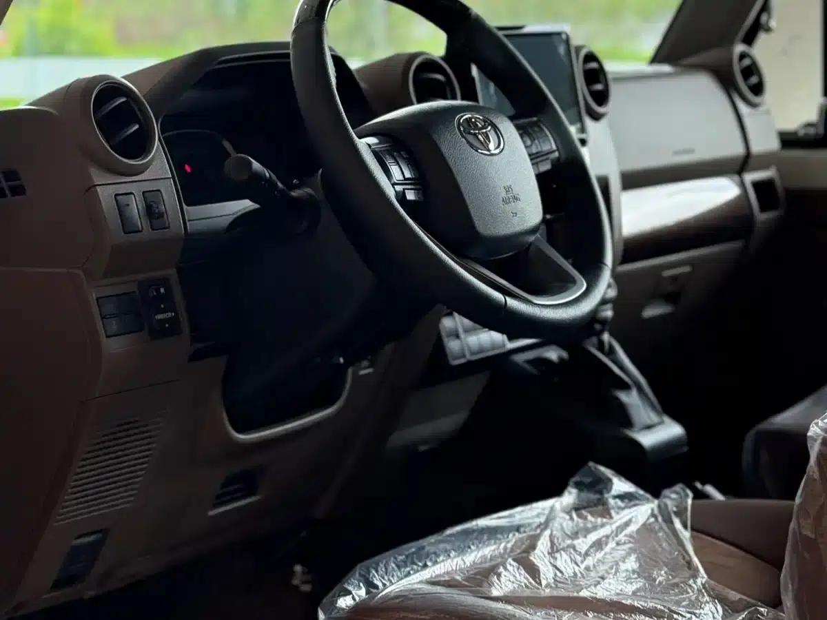 Land Cruiser (Imported) LC71 2026 Model 2.8T Diesel Middle East Version — миниатюра 5
