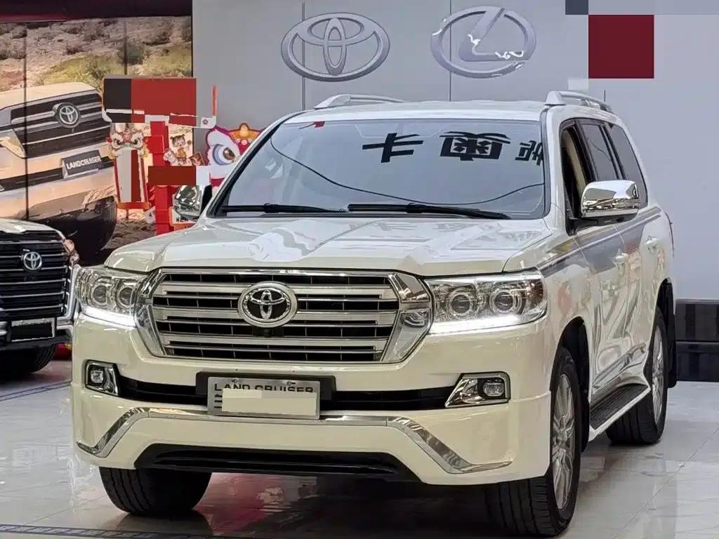2015 Imported Land Cruiser 4.0L V6 Middle East Base Model — миниатюра 1