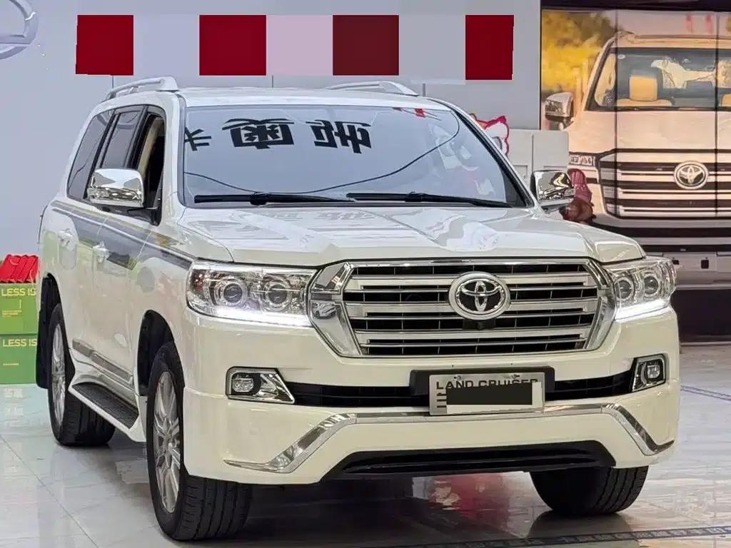 2015 Imported Land Cruiser 4.0L V6 Middle East Base Model — миниатюра 3