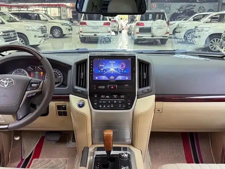 2015 Imported Land Cruiser 4.0L V6 Middle East Base Model — миниатюра 5