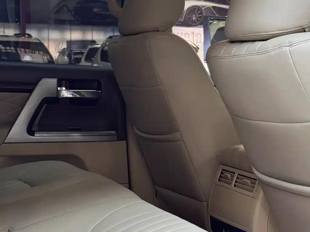 2015 Imported Land Cruiser 4.0L V6 Middle East Base Model — миниатюра 6