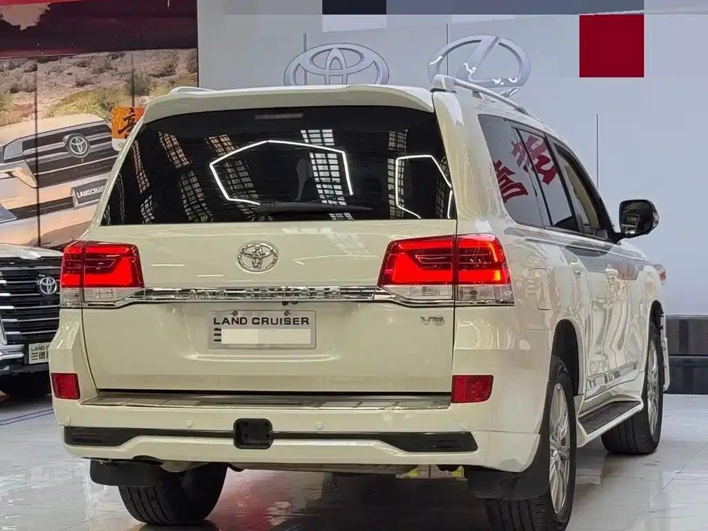 2015 Imported Land Cruiser 4.0L V6 Middle East Base Model — миниатюра 7