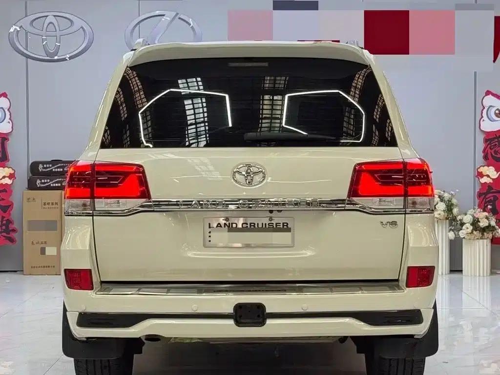 2015 Imported Land Cruiser 4.0L V6 Middle East Base Model — миниатюра 8