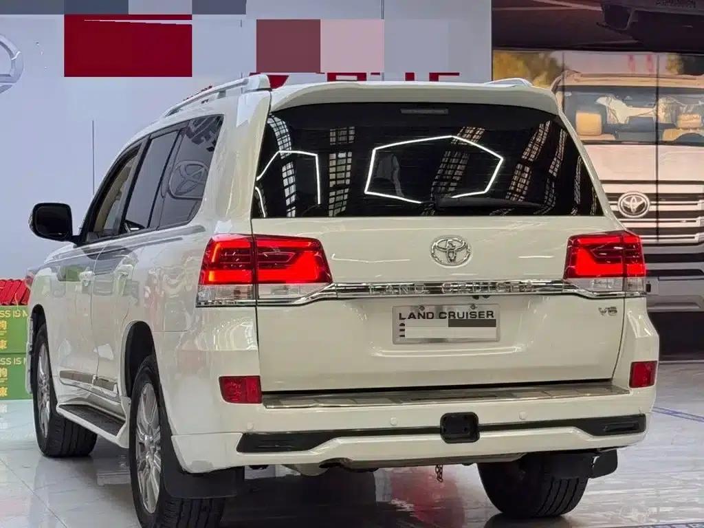2015 Imported Land Cruiser 4.0L V6 Middle East Base Model — миниатюра 9