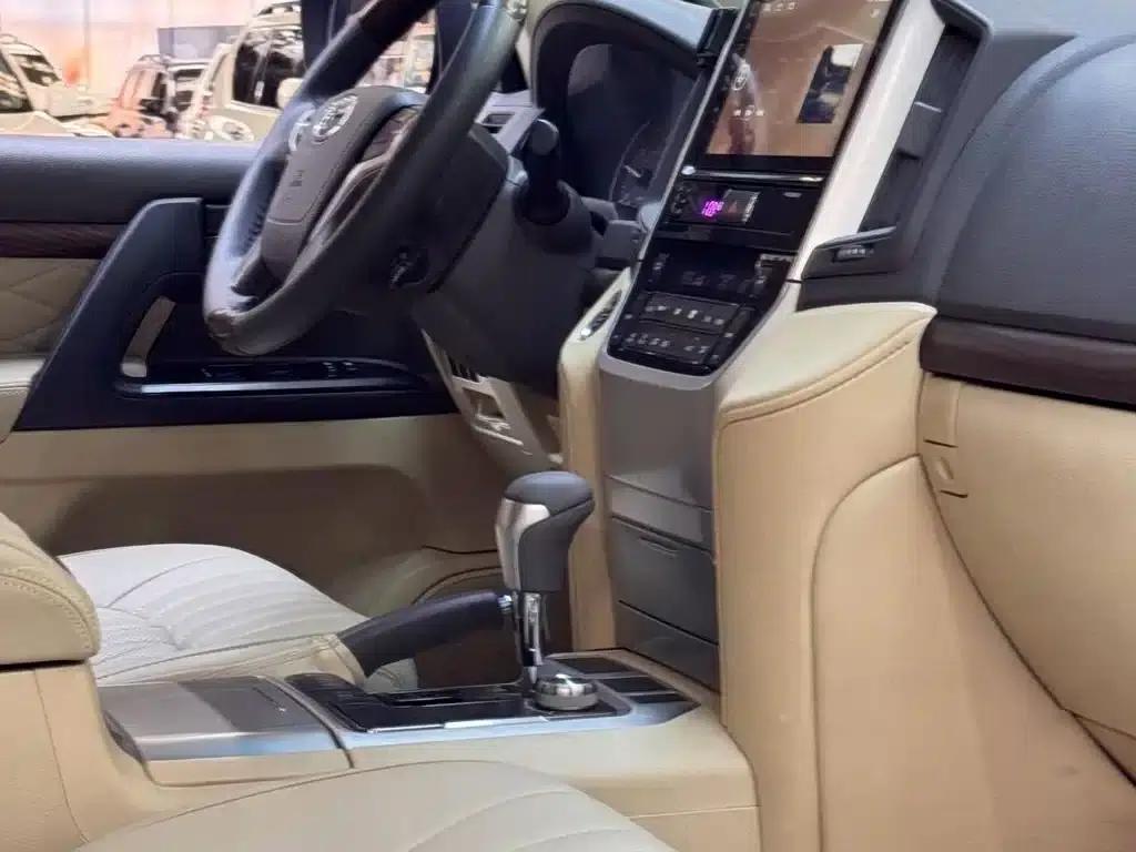 2015 Land Cruiser Imported Model 4.0L V6 Middle East Limited Edition — миниатюра 4