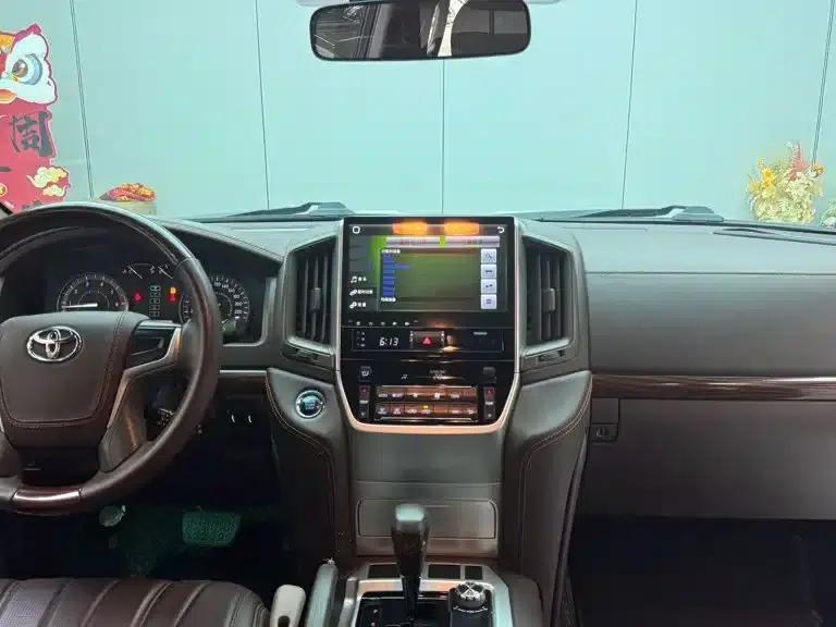 2015 Land Cruiser Imported Model 4.0L V6 Middle East Limited Edition — миниатюра 4