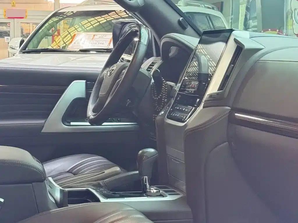 2015 Land Cruiser Imported Model 4.0L V6 Middle East Limited Edition — миниатюра 5