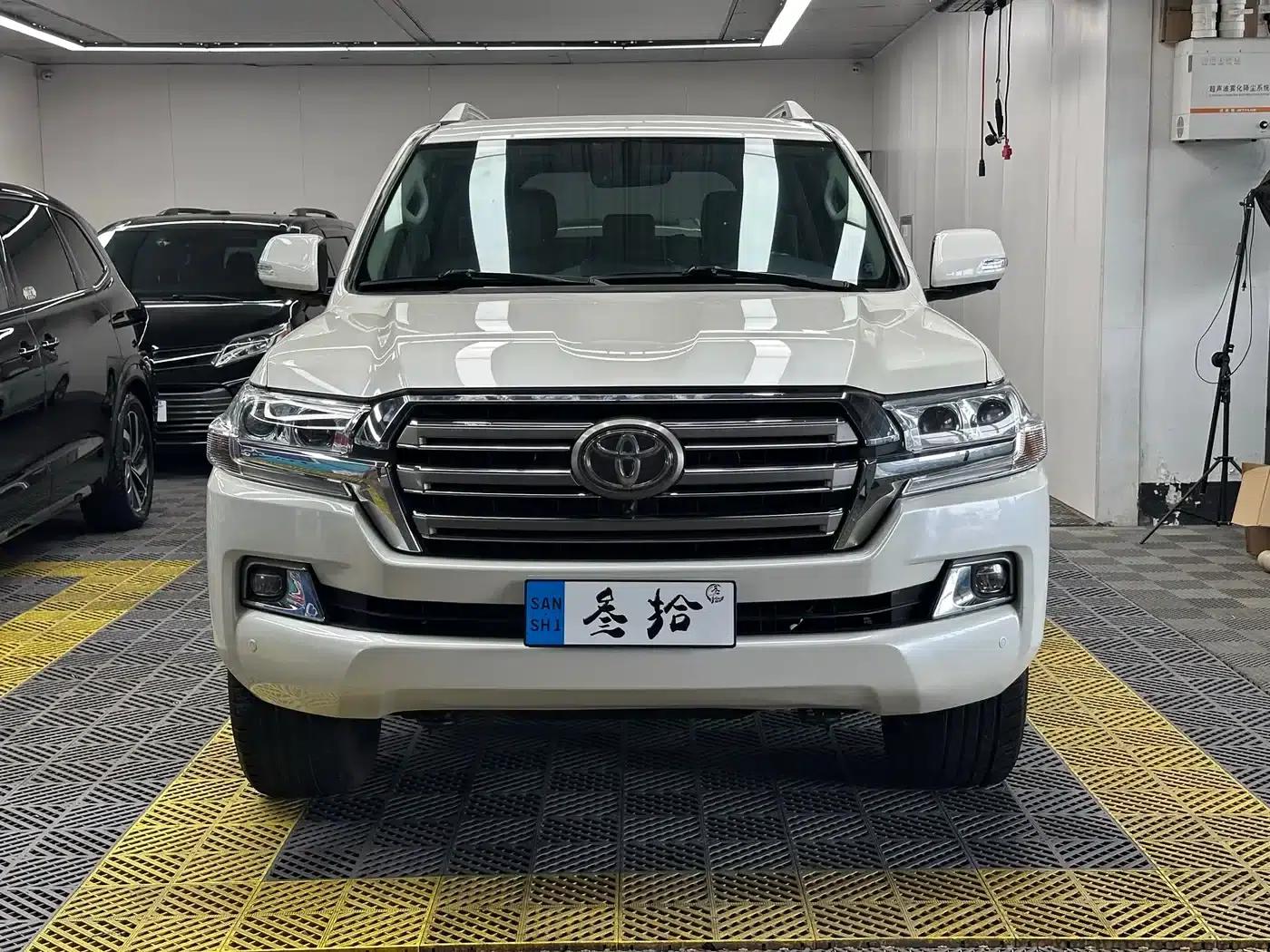 2020 Land Cruiser (Imported) 4.0L Middle East Edition — миниатюра 2