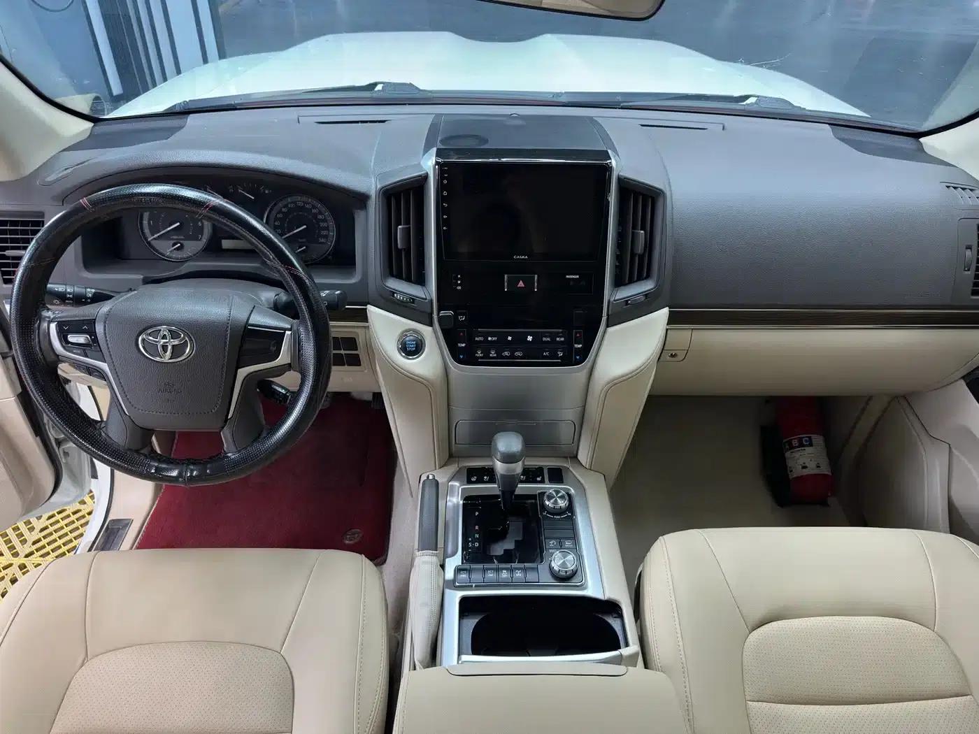 2020 Land Cruiser (Imported) 4.0L Middle East Edition — миниатюра 11